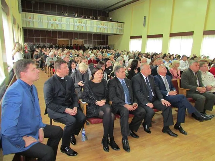 Mokyklos 60-mečio šventės svečiai aktų salėje